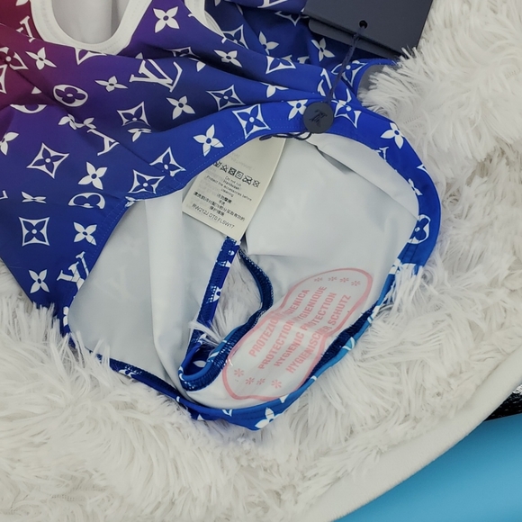 🧾🛍️SOLD OUT🛍️🧾LOUIS VUITTON "By The Pool" - Picture 16 of 17